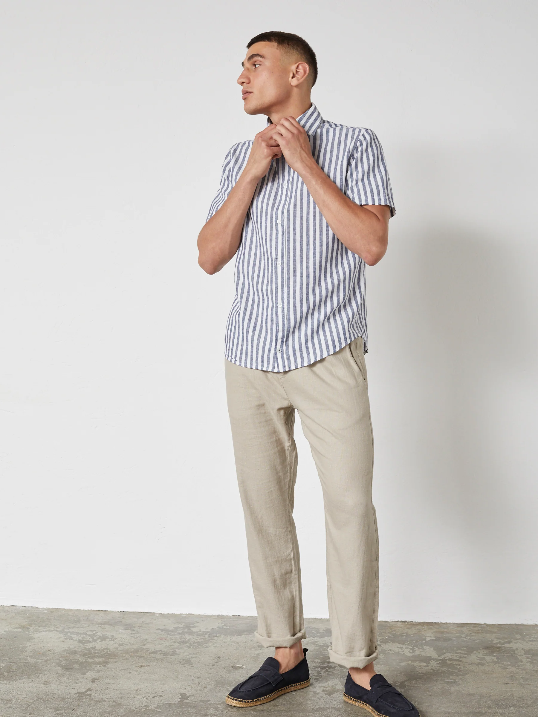 ASGER LINEN SHIRT SS - Navy Stripe - Image 3